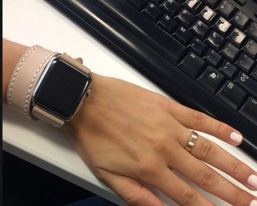Removing-and-Adding-the-leather-watch-strap-for-Apple-Watch Wristwatchstraps.co