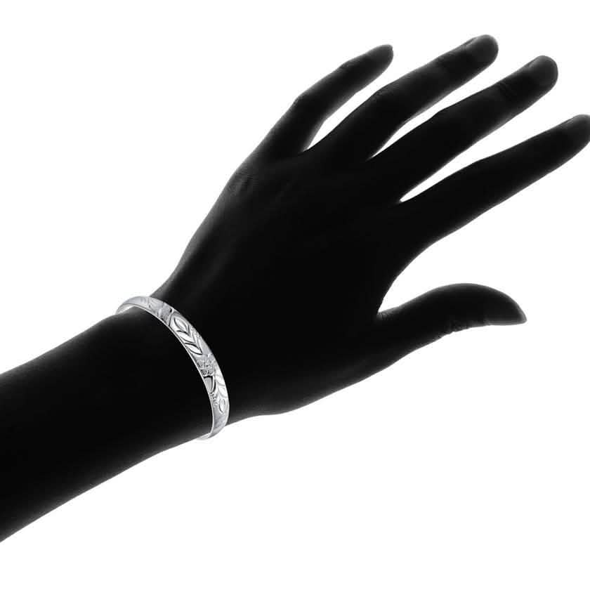 Women's Silver Plated Floral Ingrain Design Bangle DailySale