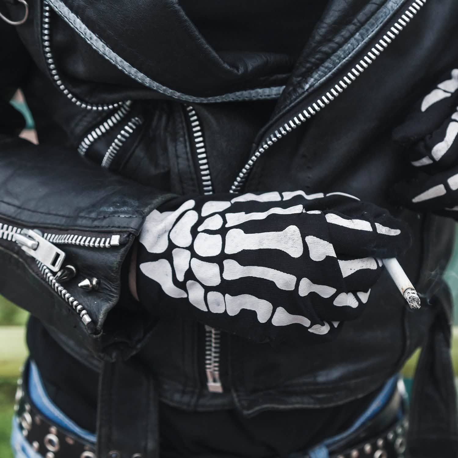 2-Pack: Halloween Special Glow In The Dark Gloves DailySale