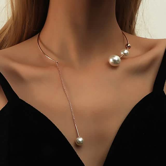 2-Piece: Women's Chic Geometric Necklace DailySale