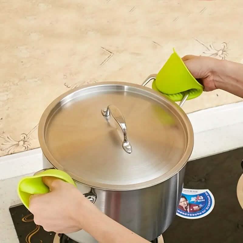 2-Pieces: Silicone Oven Mitts and Pot Holders Set DailySale