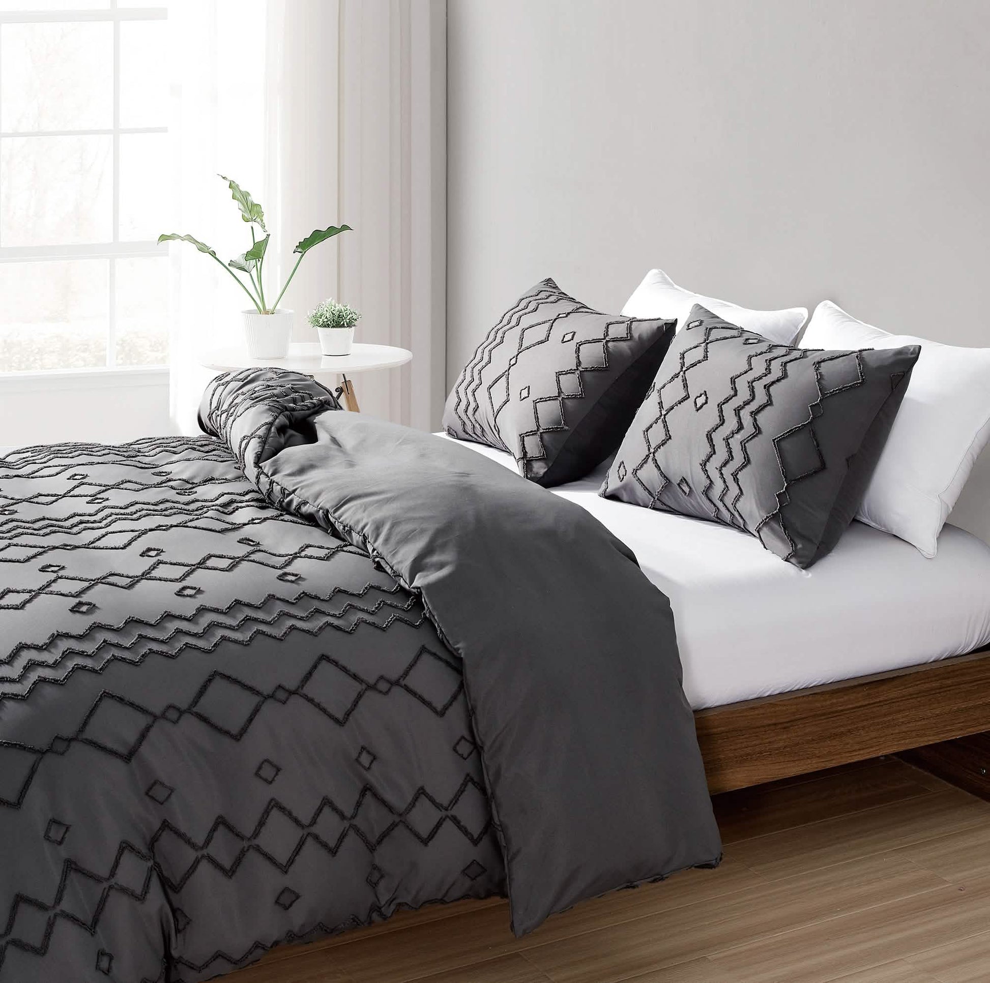 3-Piece Set: Bibb Home Tufted Clipped Duvet Cover DailySale