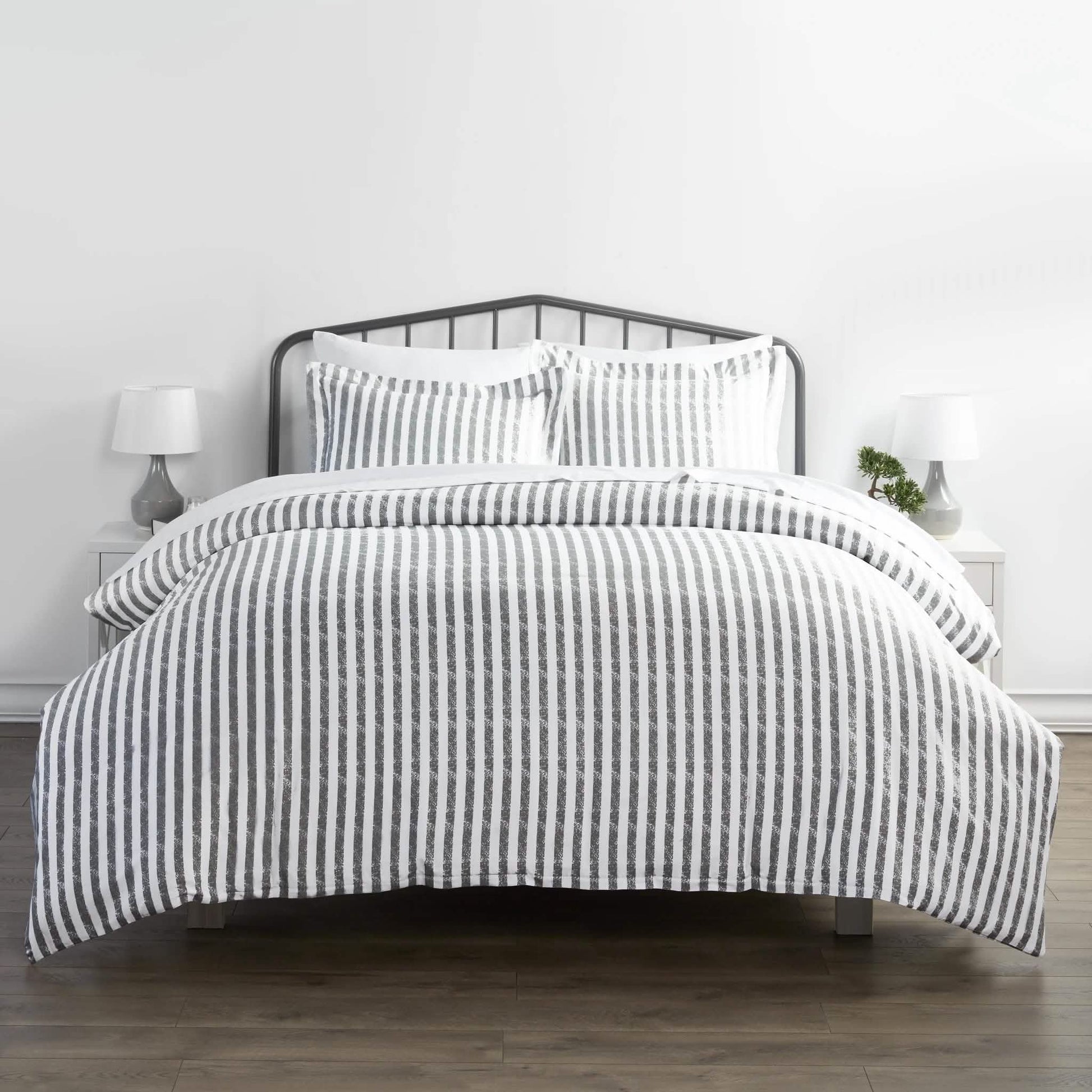 3-Piece Set: Rugged Stripes Patterned Duvet Cover DailySale