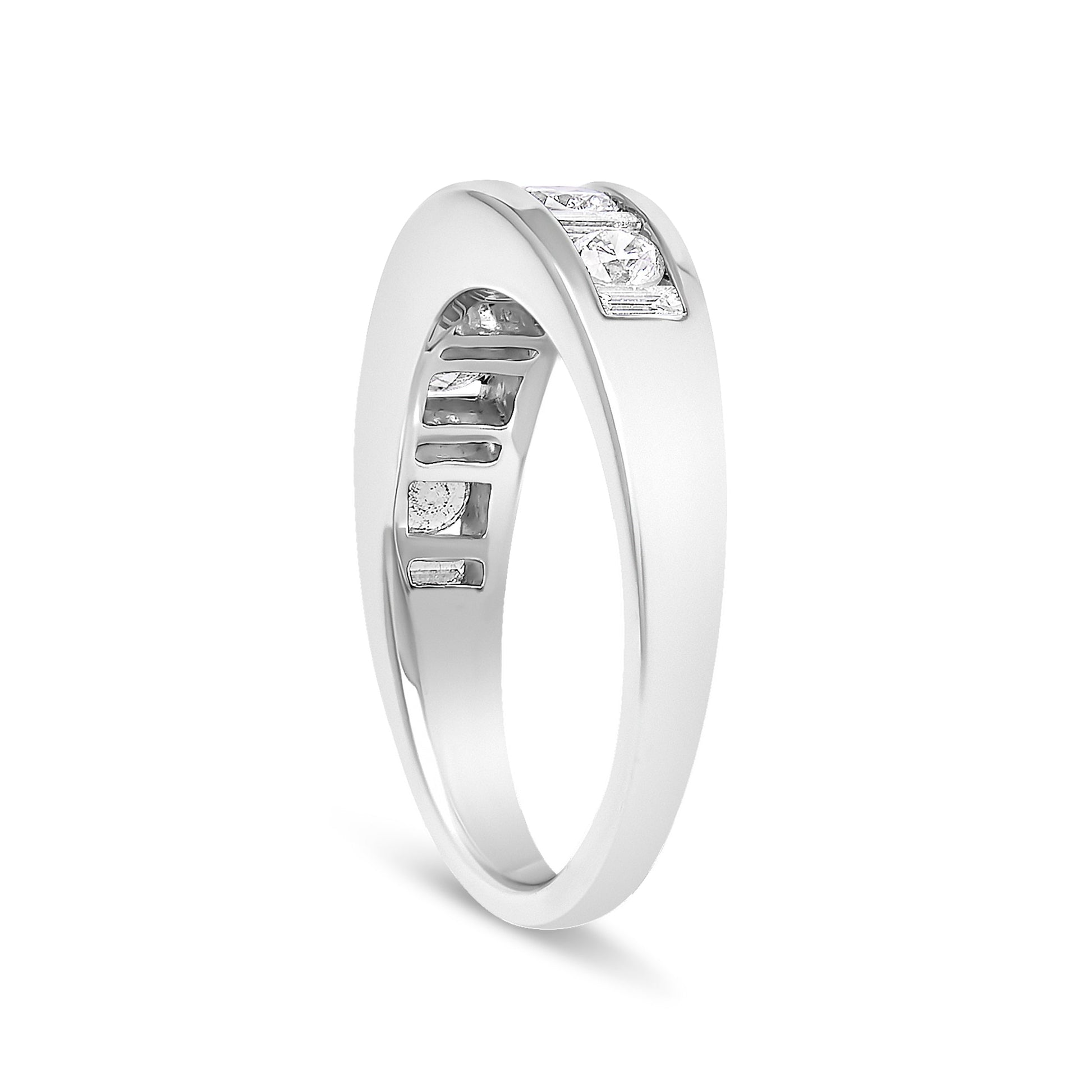 14K White Gold Alternating 1.0 Cttw Round and Baguette Diamond Channel Band Ring Bids.com
