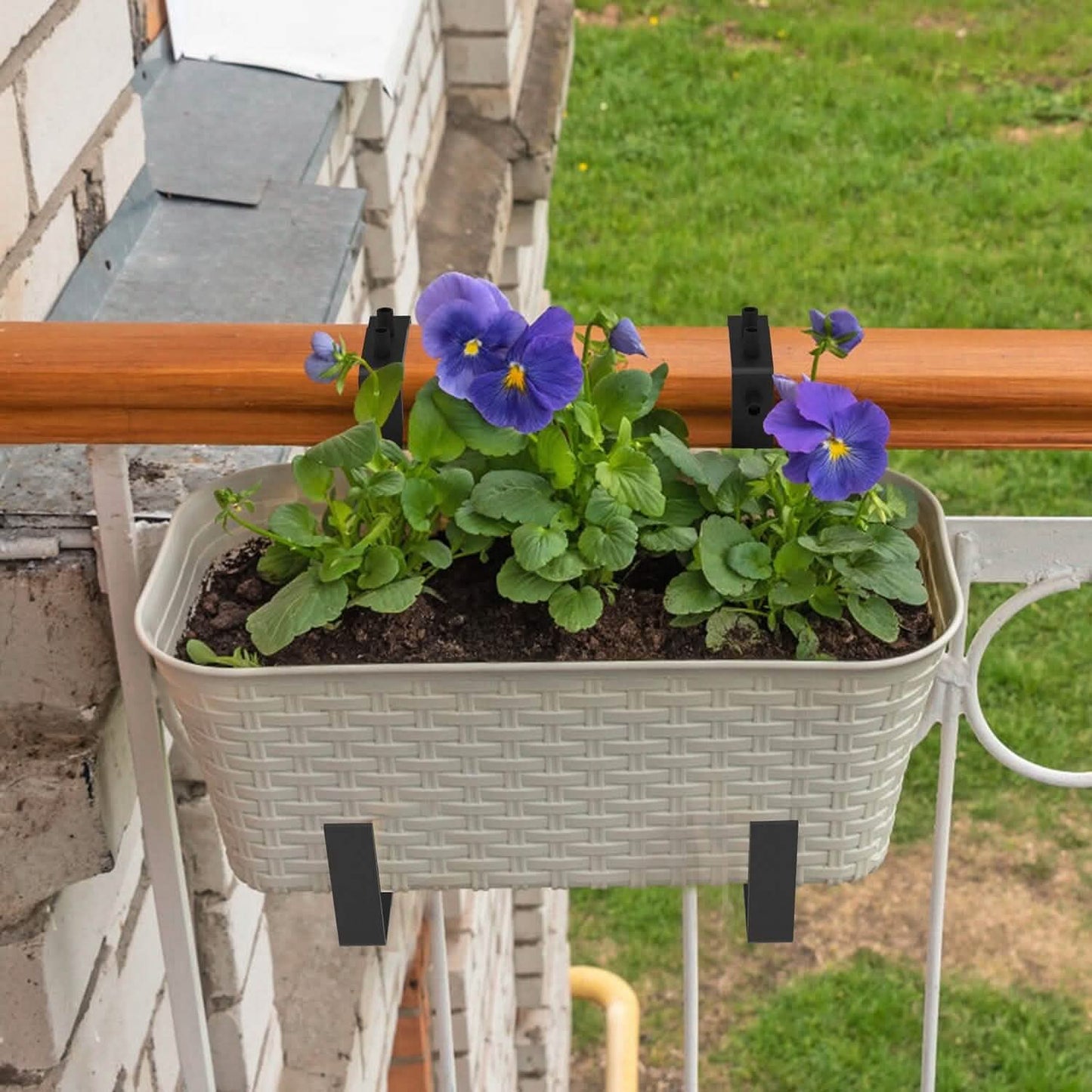 4-Piece: Adjustable Planter Box Brackets DailySale