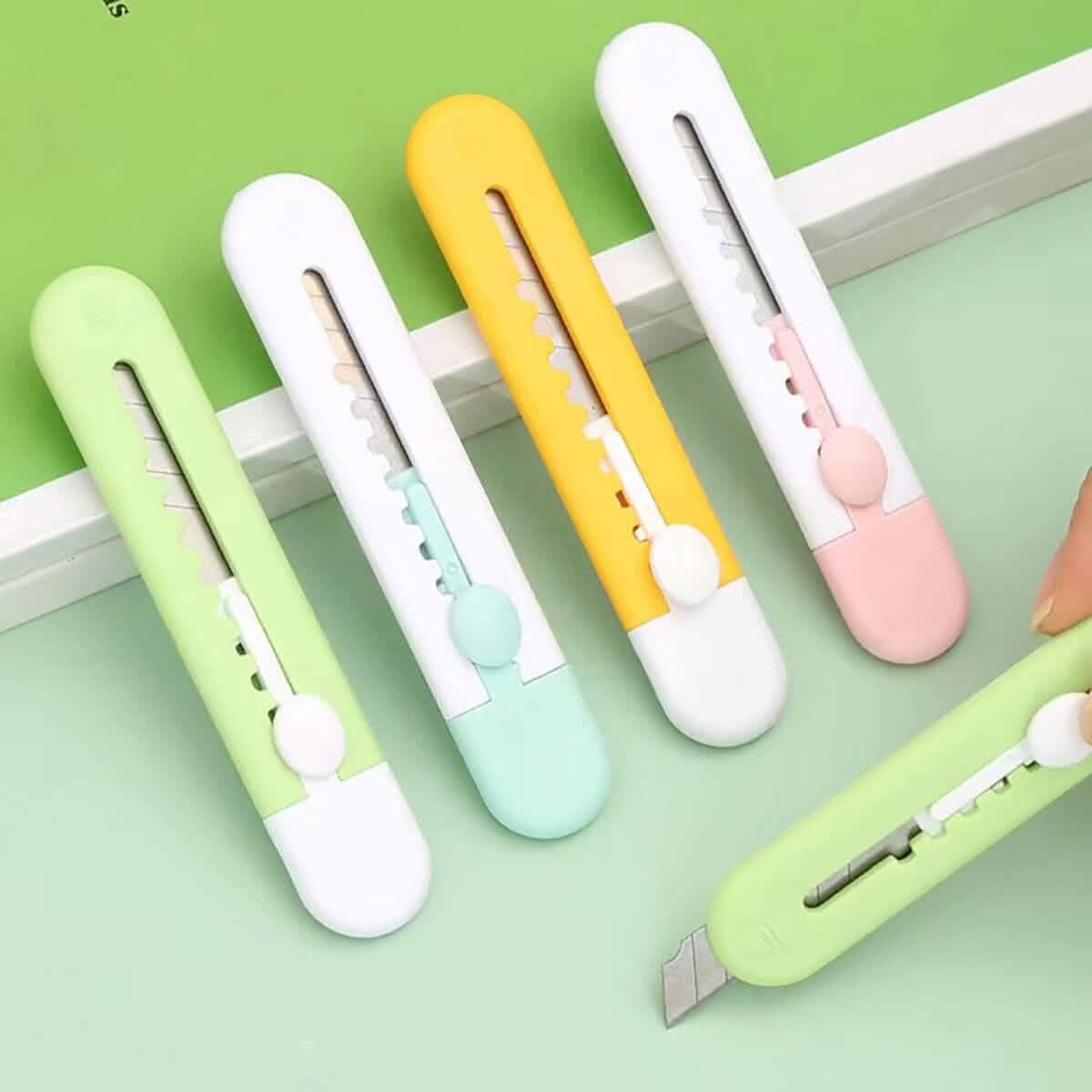4-Pieces: Retractable Mini Art Cutter DailySale