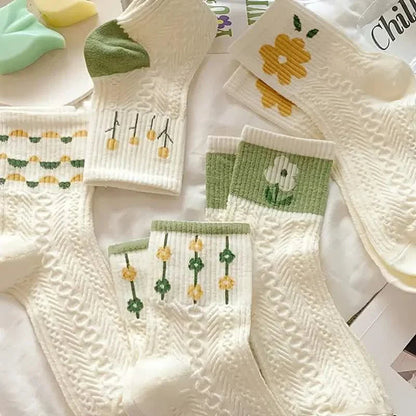 5-Pairs: Stylish Retro Floral Socks DailySale