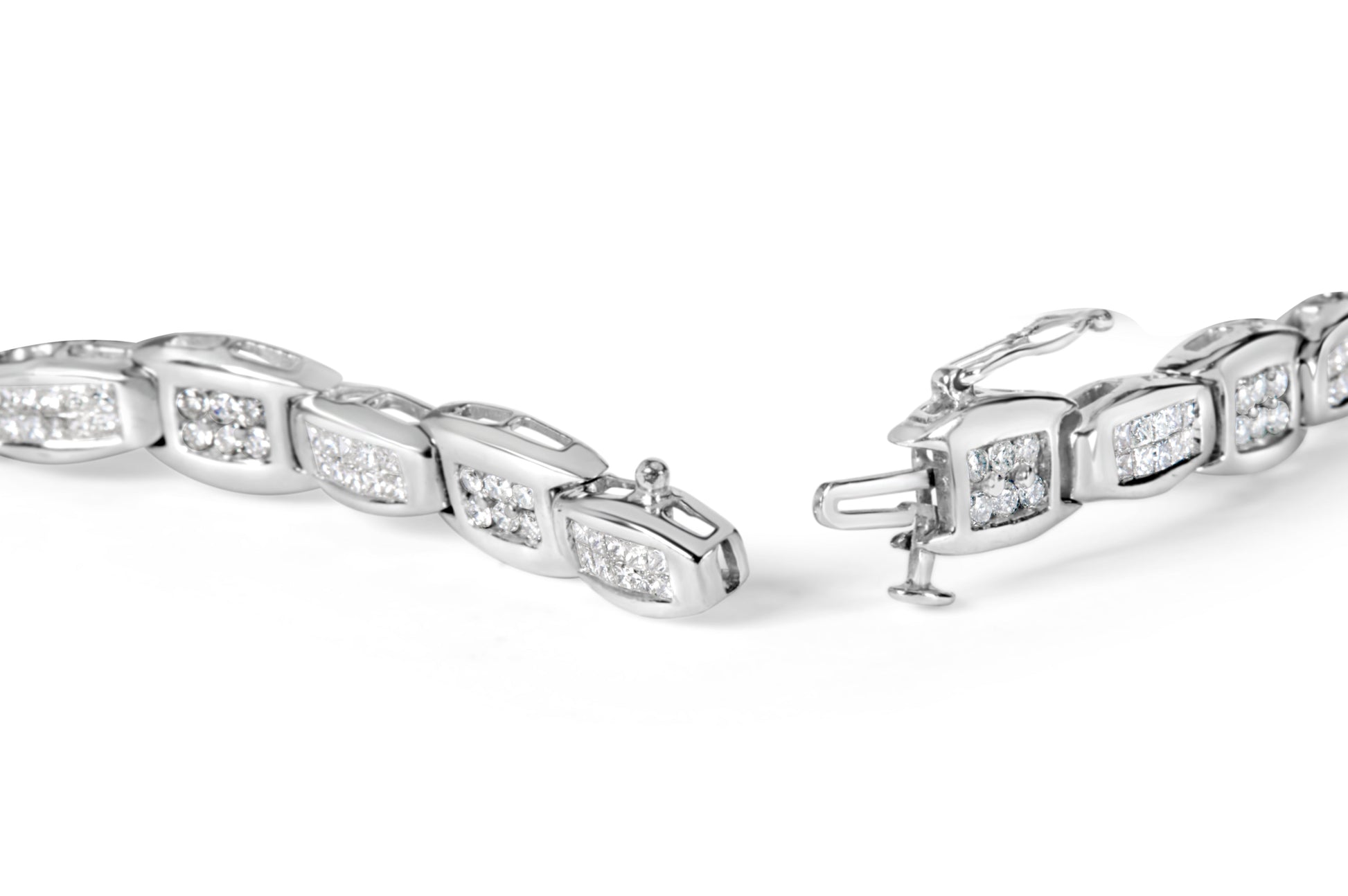 14K White Gold 2-1/2 Cttw Round-Brilliant & Baguette Cut Diamond 7" Alternating Flared Links Tennis Bracelet (H-I Color, SI1-SI2 Clarity) Bids.com
