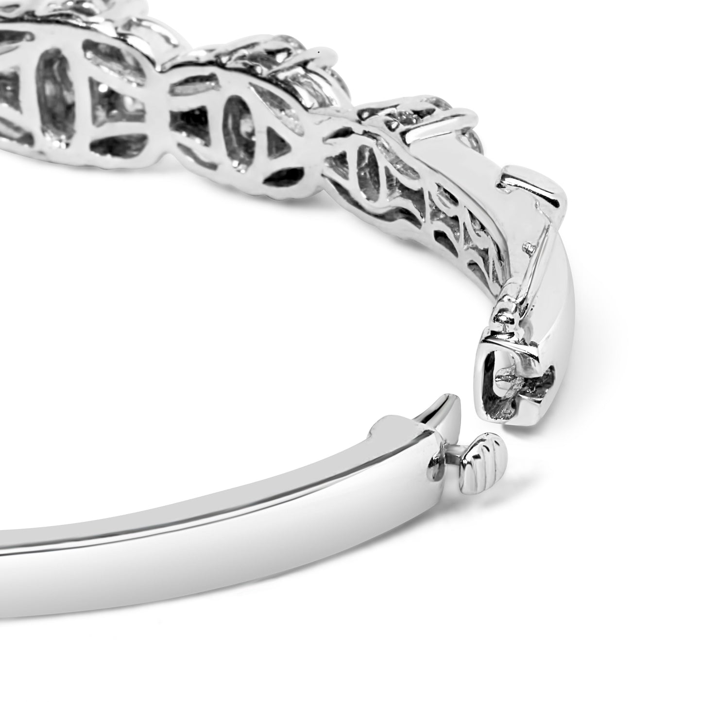 14K White Gold 2 1/2 Cttw Diamond Graduating Floral Cluster Bangle Bracelet (H-I Color, SI1-SI2 Clarity) - Fits Wrists up to 7.25" Bids.com