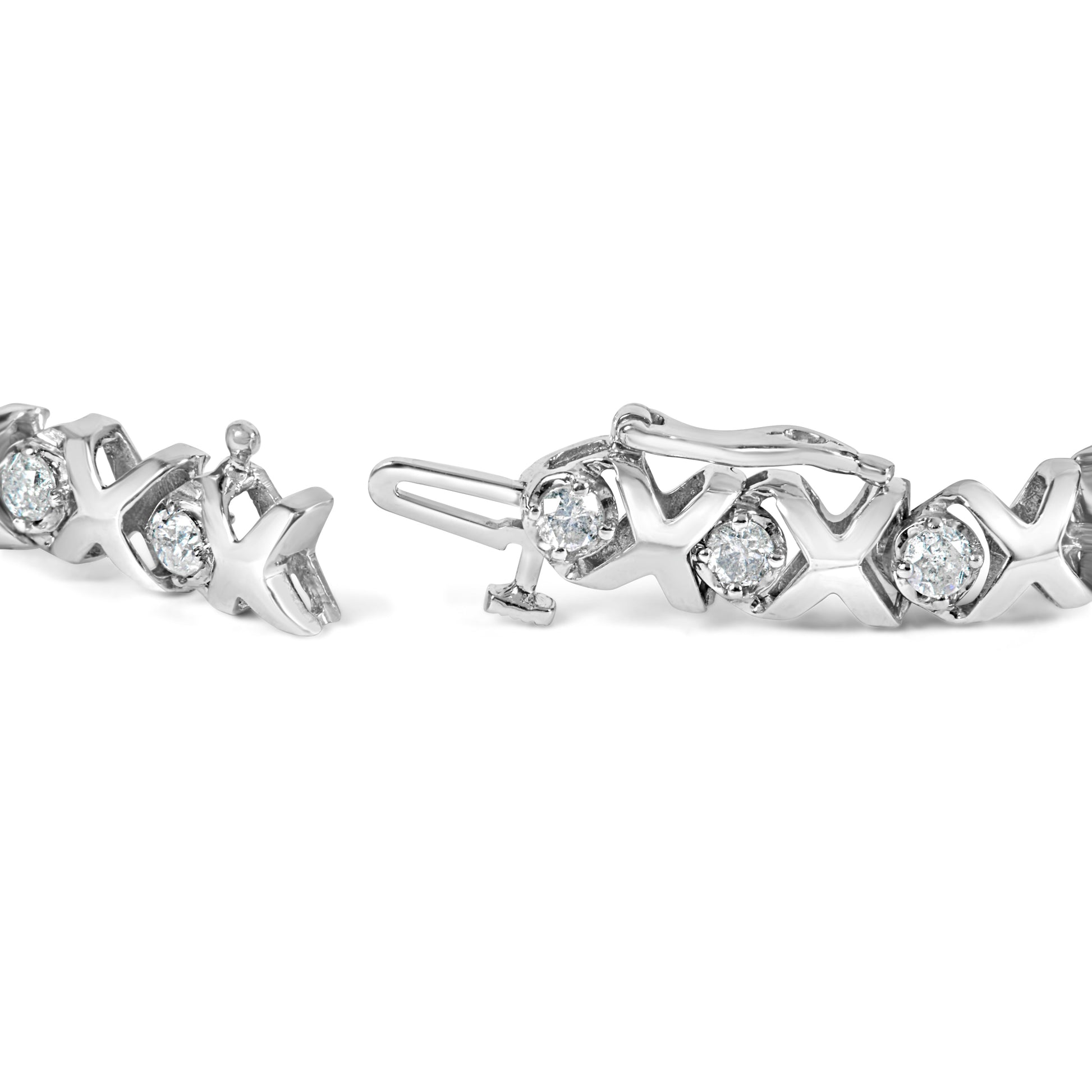 10k White Gold 2.00 Cttw Round-Cut Diamond "XOXO" Link 7" Bracelet (I-J Color, I2-I3 Clarity) Bids.com