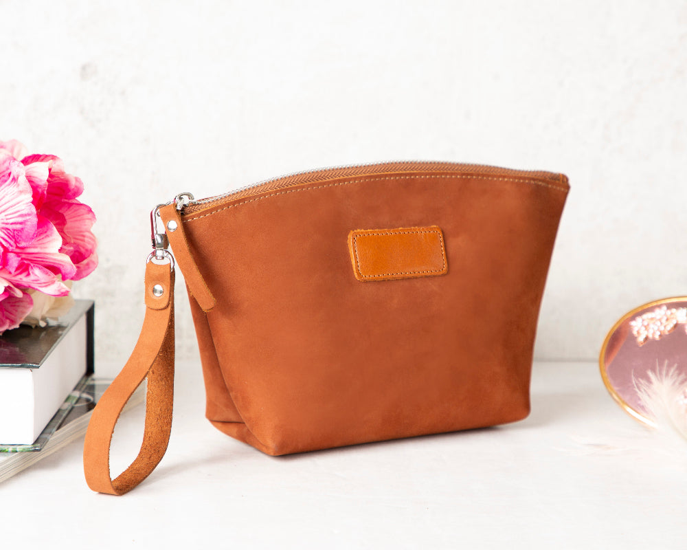 Luna Leather Makeup Bag – Genuine Leather Toiletry & Dopp Kit for Men & Women for Travel Elegance | Minimal & Handcrafted Mizuri Leather