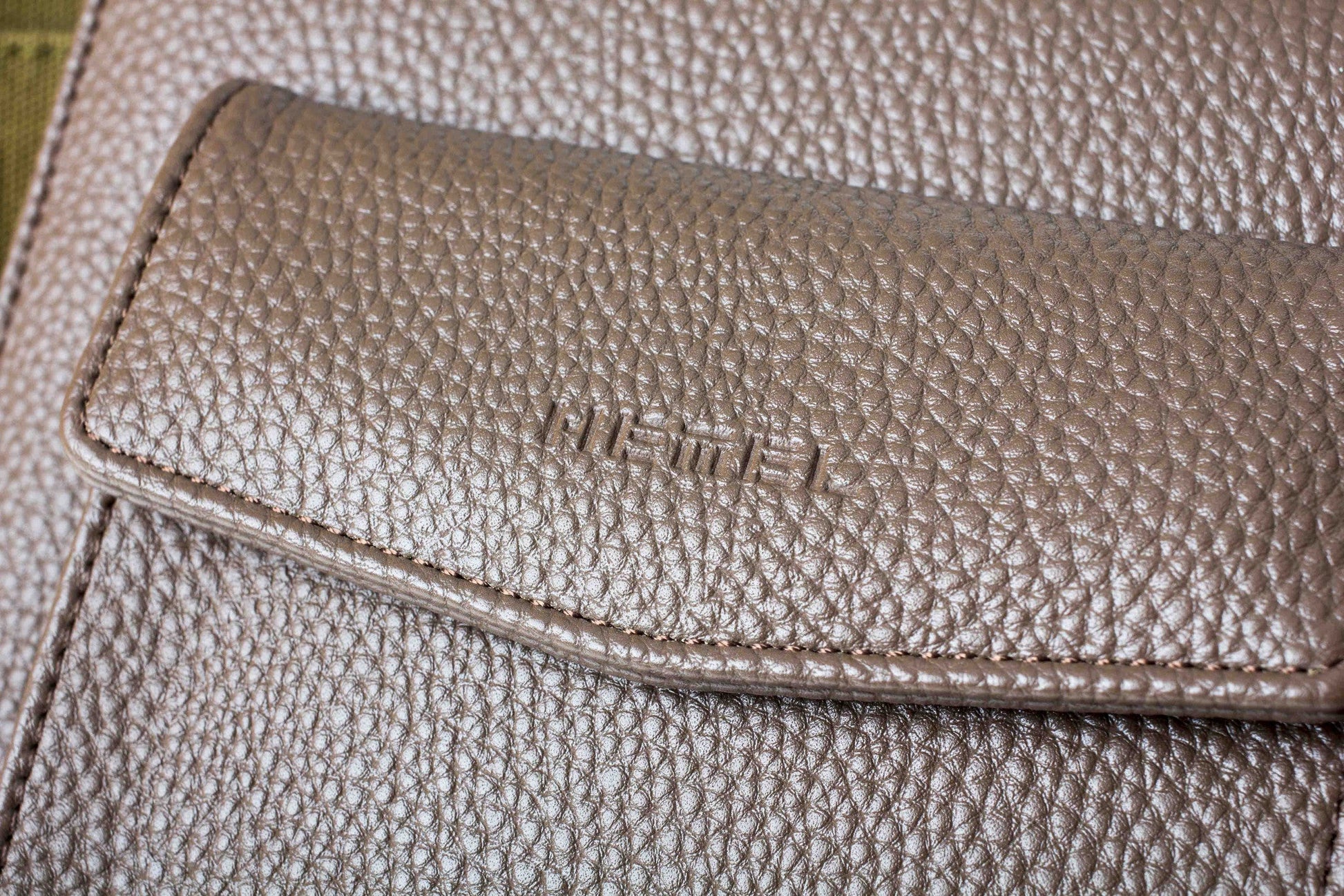 Travel Folio Hemel