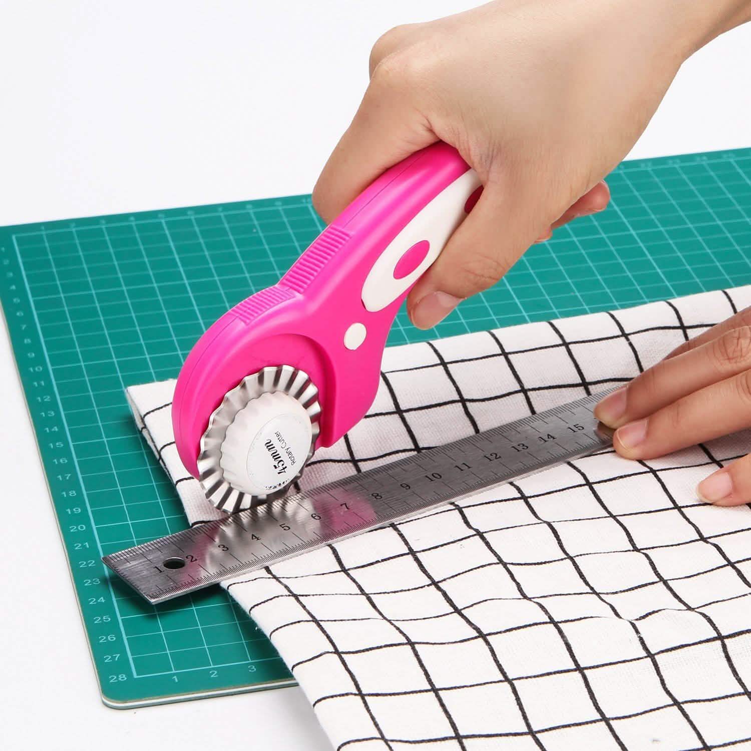 AGPtek 45mm Rotary Cutter with 7 Replacement Rotary Blades and Safety Lock DailySale