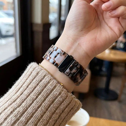 Amber Resin Strap Anhem