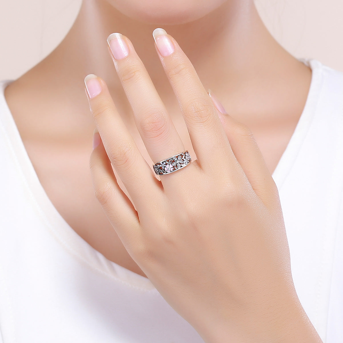 S925 Sterling Silver Ring Size 6.0 Bids.com