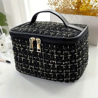 Minimalist Portable Makeup Zipper Handbag DailySale