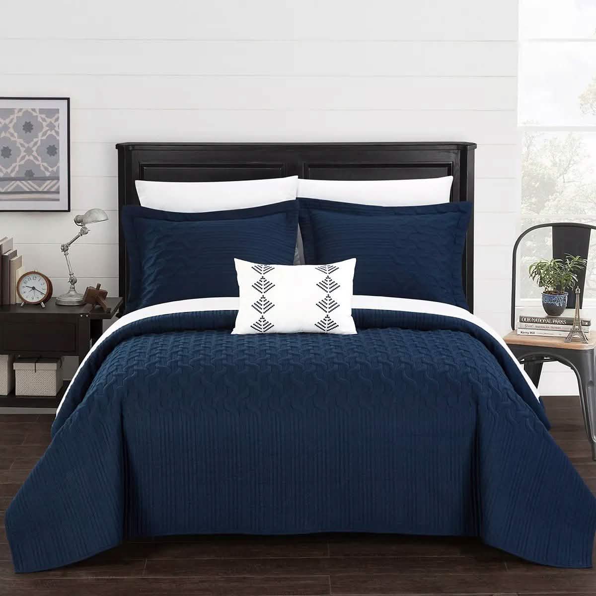 Shaly Quilt Cover Set Interlaced Vine Pattern Quilted Bed DailySale