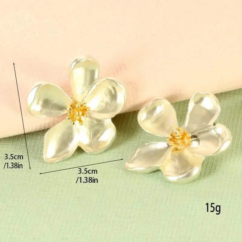 Vintage French-style Golden Flower Earrings DailySale
