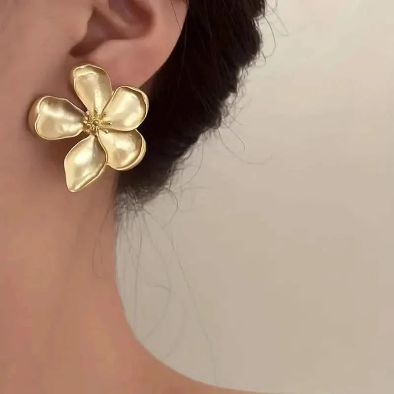 Vintage French-style Golden Flower Earrings DailySale
