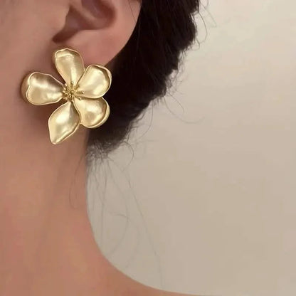 Vintage French-style Golden Flower Earrings DailySale