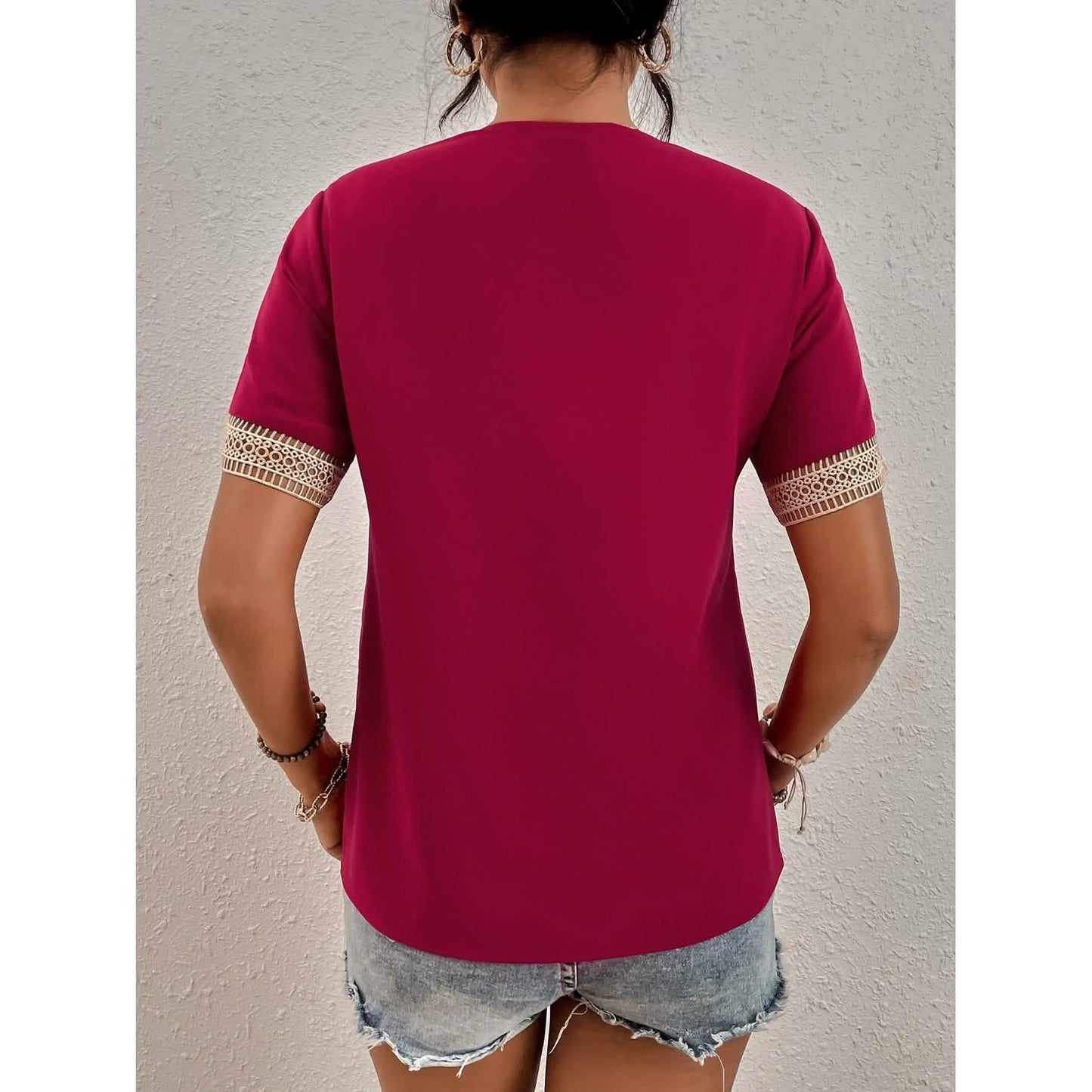 Women's Contrast Guipure Lace Blouse DailySale