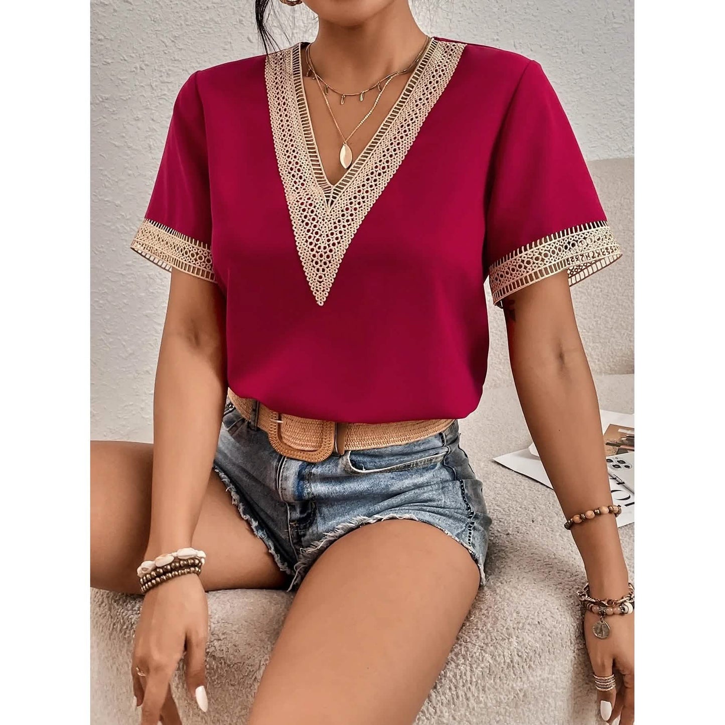 Women's Contrast Guipure Lace Blouse DailySale