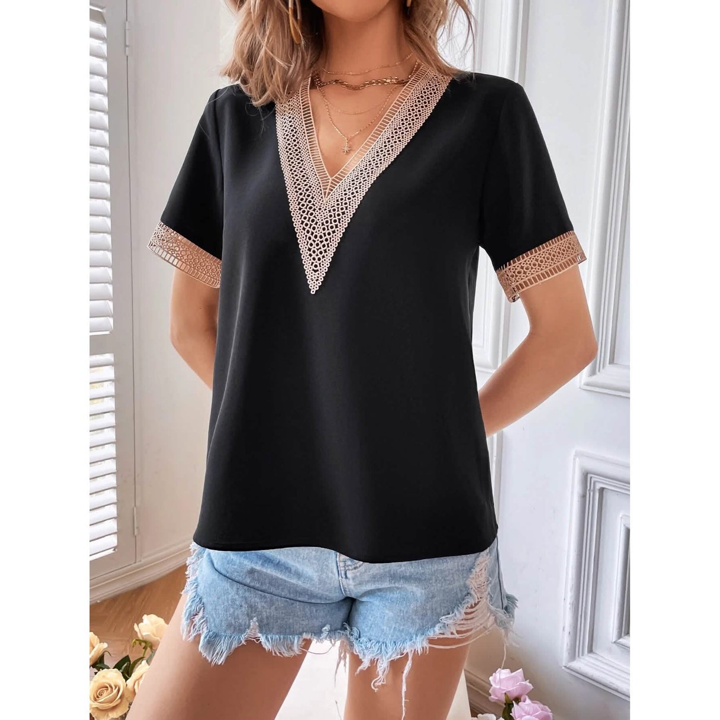 Women's Contrast Guipure Lace Blouse DailySale