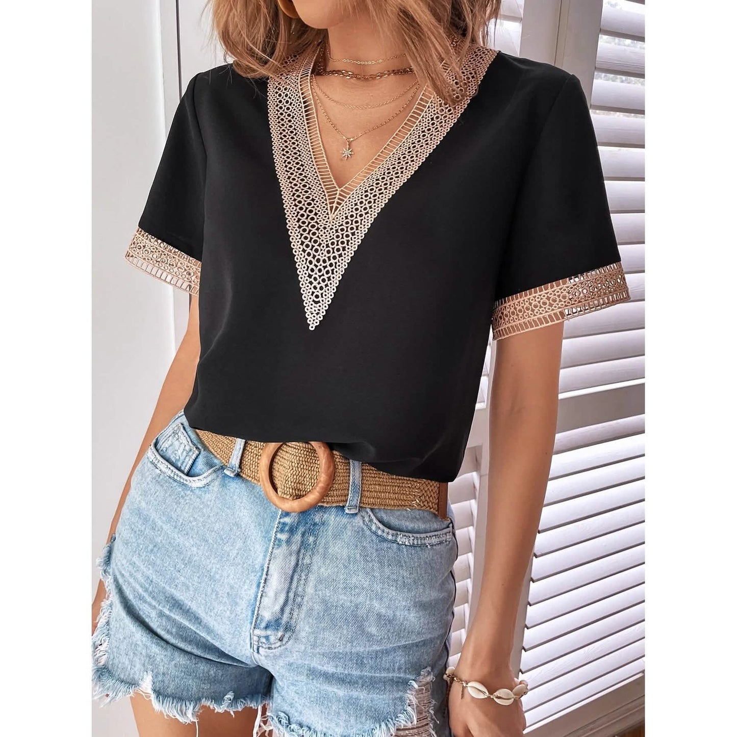 Women's Contrast Guipure Lace Blouse DailySale