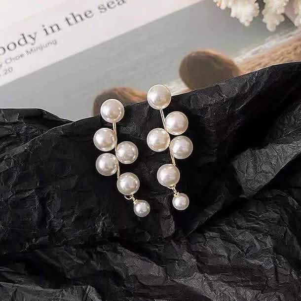 Women's Pearl Alloy Stud Earrings DailySale